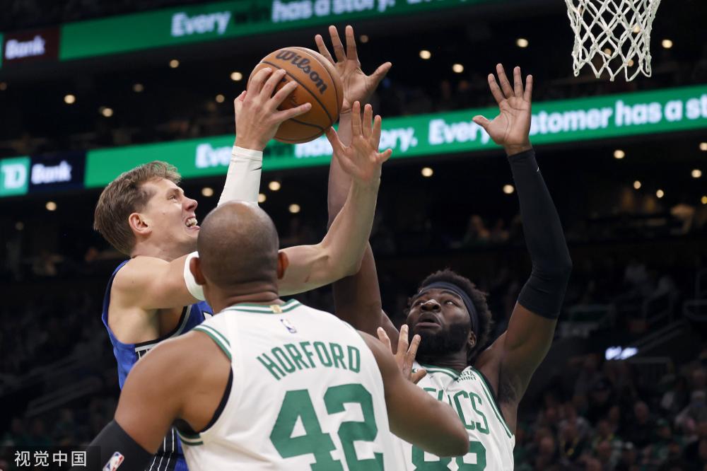 與莫布裏的 與莫布裏的